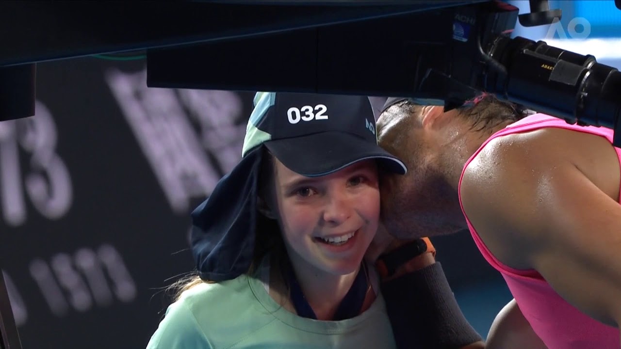 Nadal atinge apanha-bolas no Open da Austrália e pede-lhe desculpa desta forma