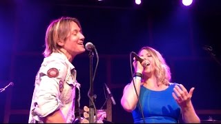 Keith Urban and Lisa Nicole sing 