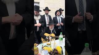 ובנה אותה בקרוב בימינו - ר' הלל פלאי שר יחד עם ראשי ורבני דרשו בסוכתו של נשיא דרשו הגר"ד הופשטטר
