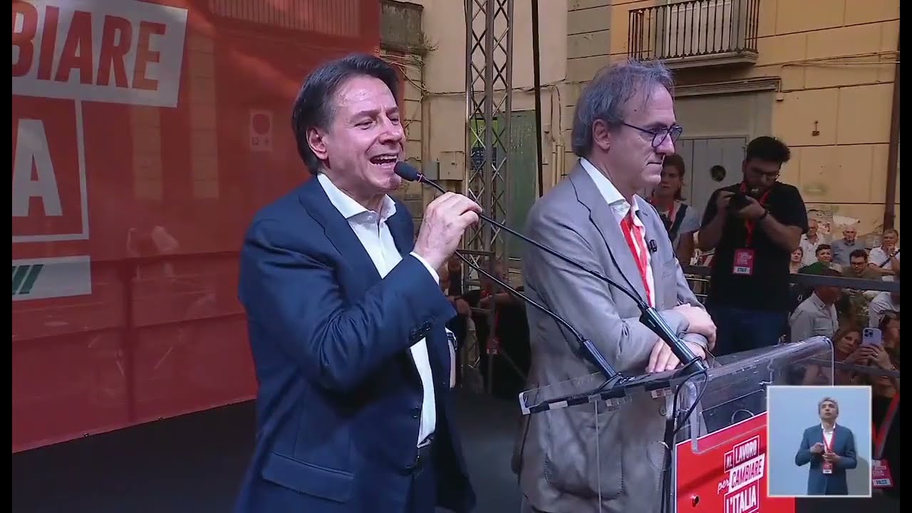 "VERGOGNA, FUORI FUORI" - CONTE SALE SUL PALCO E RISPONDE AI CONTESTARORI DI POTERE AL POPOLO