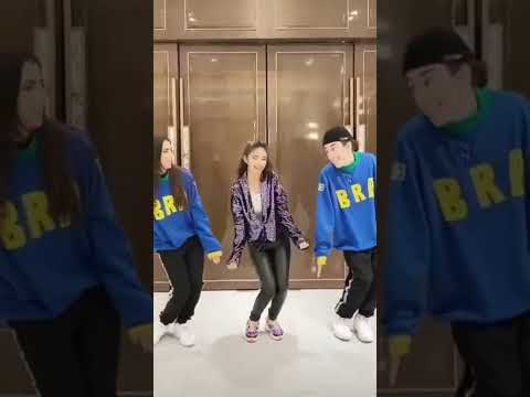 Anushka sen Dance with friends 😊#anushkasen #shorts #viral #anushka🌹 #meher #video #xml #viralshort