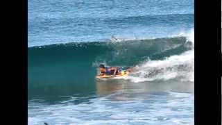 preview picture of video 'Corriendo las Olas Frente el Tribunal en Aguadilla, Puerto Rico - 03/17/2013'