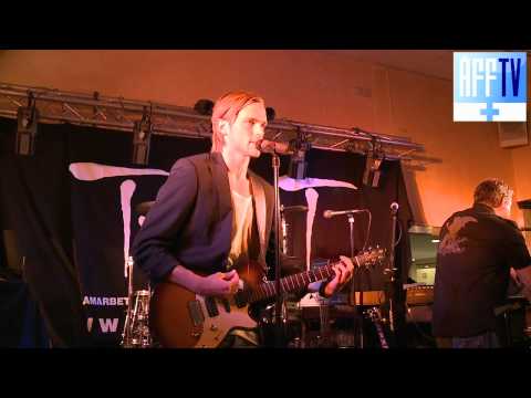 Tom Pettersson underhåller gästerna