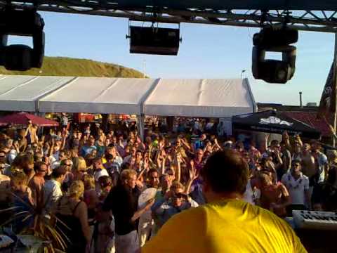 Leon Bolier plays - Heatbeat - Vegatron  @ Luminosity Beach Festival (5 July 2009)