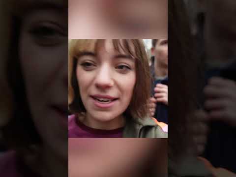 Moeten wij ook zo’n rollercoaster op onze kermis zetten? 🎢 #waiko #ketnet #waikoketnet #shorts