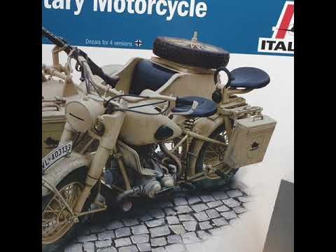 Italeri BMW R75 vokiečių karinis motociklas su lopšiu – 1:9 modelis 26,7 cm video