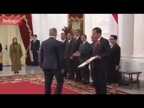 Kasian bapak jokowi nya 😂😂😂