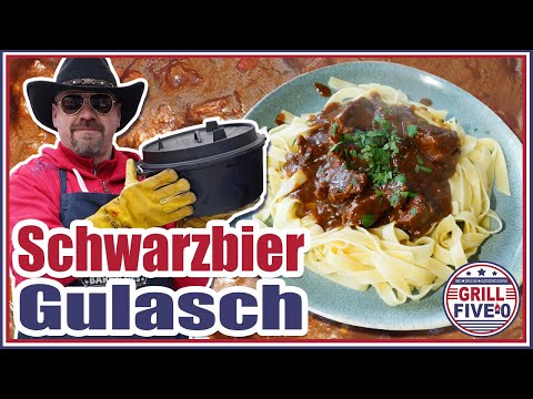 Dark beer goulash from the Dutch oven | One pot with beer & meat | Dark beer goulash recipe 🍺🥘🤠