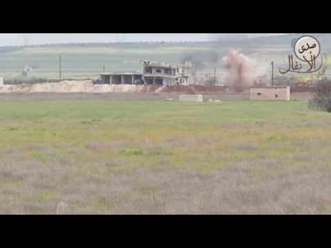 تصاعد الدخان بعد استهداف حاجز السلام بالرشاشات الثقيلة من قبل لواء سرايا النصر ضمن معركة صدى الأنفال