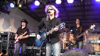 Video Someday I´ll Be Saturday Night - live Mořice 2012 - Absolute Bon