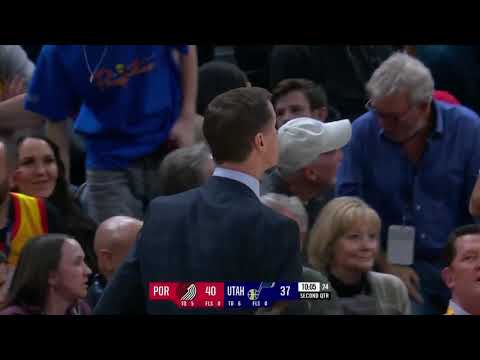 Trevor Ariza gets ejected after screaming at the ref