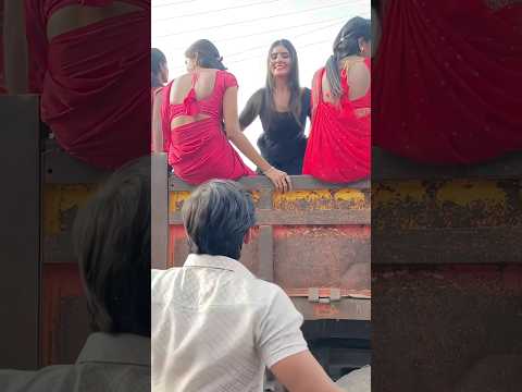 Tambdi chambdi chamake dance in Rashin #explore #comedy #comedyforever paisa cash counter