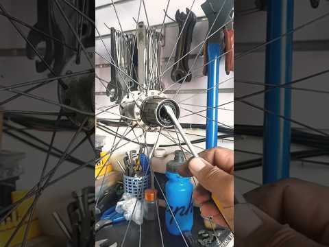 Classic Shimano MTB rear hub overhaul & repair - Part 2