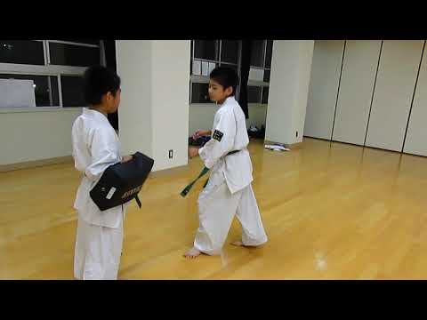 二段蹴り（ローキックから中段三日月蹴り）