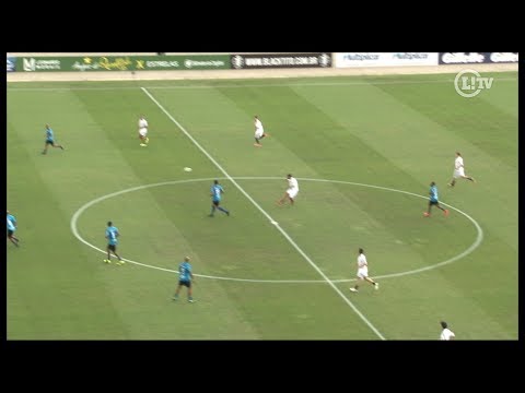 Genial! Ronaldinho faz golaço do meio de campo em amistoso no Pacaembu