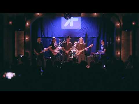 KiNG FOO & Tomi M. - Ledena