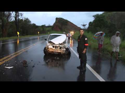 ACIDENTE NA CURVA DO PEÃO EM SANTA BÁRBARA CHAMA A ATENÇÃO PARA CONSERVAÇÃO DE VEÍCULOS
