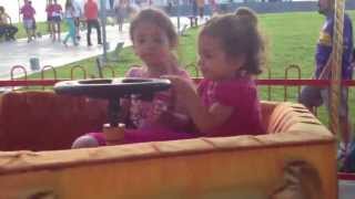 Sofía y Rebeca en Carrusel de la Bandera