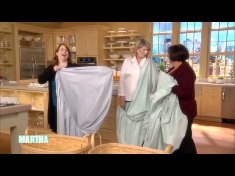This Is How Best to Fold a Fitted Sheet