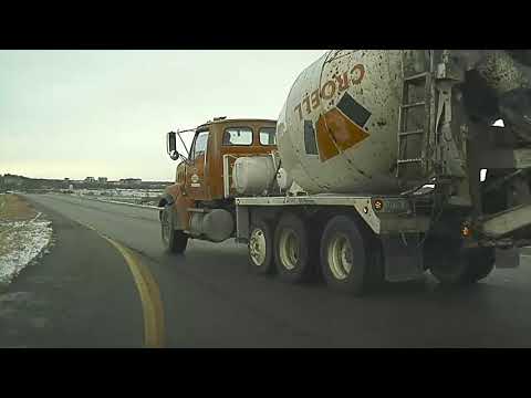 Croell Concrete Company: Iowa Licence plate HXX 768 | Illegal Lane Change