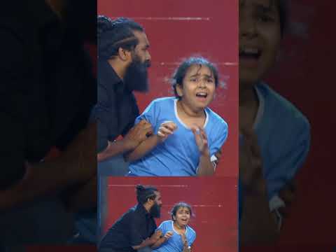 അച്ഛന്റെ കൈപിടിച്ച് വൃദ്ധി...