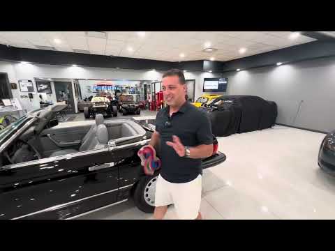 Showcasing our 1989 Mercedes Benz 560sl 