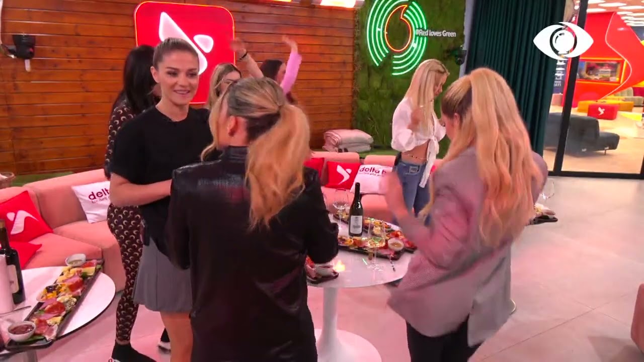 Mbrëmja e Vajzave/ Vajzat këndojnë dhe kërcejnë këngën e Armaldos