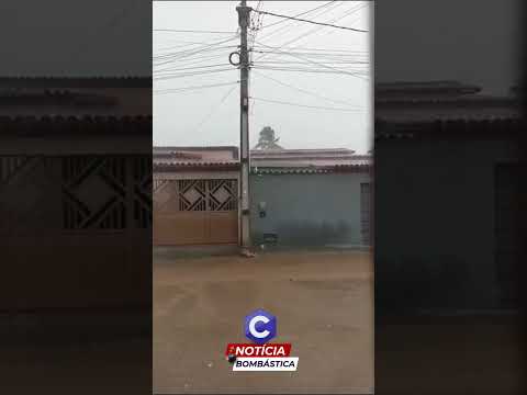 Internauta flagra momento exato em que raio cai em Itarantim nesta quinta-feira.