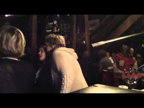 trubadur Arild Nygaard allsang på Låven Bar Sjusjøen