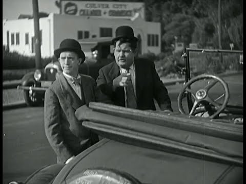 7. Zwei Herren Dick & Doof - Ein lästiger Krebs in der Hose Restauriert by Laurel & Hardy TV