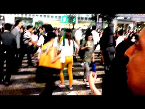 Japandaman & the famous Shibuya crossing.