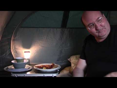 MongoTV_2990 - Spiser Opvarmet Pizza i Telt Lørdag Aften