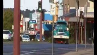 preview picture of video 'INTERNATIONAL TRUCK HEADS THROUGH COLAC'