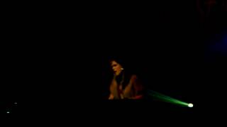 Beth Hart  - Man, I Got To Get Out Of This Town (live @013)
