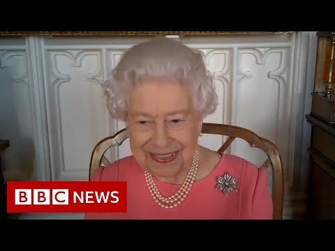 Queen says Covid vaccine 'didn't hurt at all' - BBC News