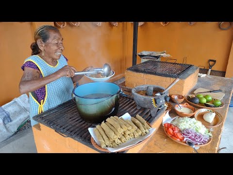 Hoy Toco Preparar TACOS DORADOS DE POLLO, Con Un Consome Riquisimo | Doña Lupita