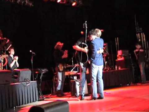 Thumbnail for Steve Wariner gives his guitar to Blake Shelton by Steve Wariner