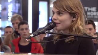 Coeur de Pirate&#39;&#39;Comme des enfants&#39;&#39;Live 2017 -11 Nov. - Aéroport de Montréal