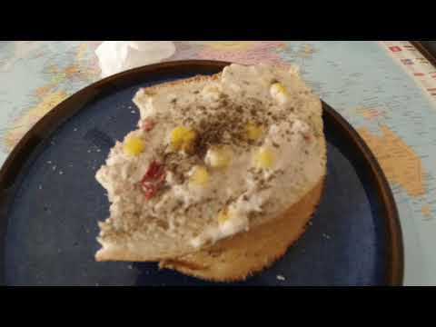 MongoTV_7334 - SPISER FROKOST OG SNAKKER OM AT DET GODT KAN GIVE MENING AT LÅNE PENGE TIL NOGET GODT