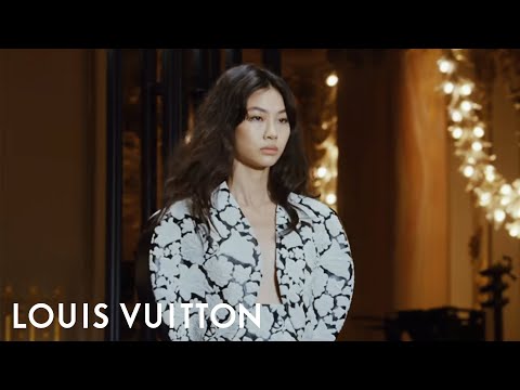Louis Vuitton Fall-Winter 2023 Fashion Show | LOUIS...