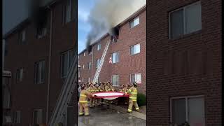 Download lagu Witnesses at a Branson apartment filmed the moment firefighters caught a baby on a rescue trampoline mp3