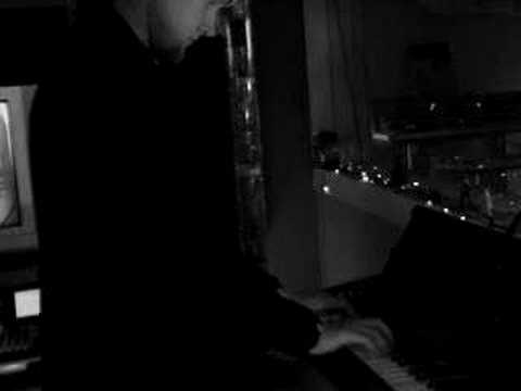 Linus from Brighteye Brison plays a Proggy Mini Moog