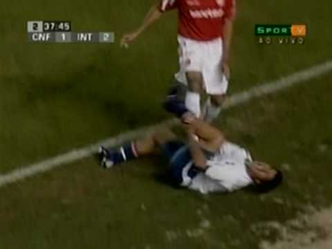 Ediglê chutando LUIS SUAREZ- nacional 1x2 INTERNACIONAL