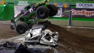 preview picture of video 'monster jam arena vfg 13/11/10 grave digger'