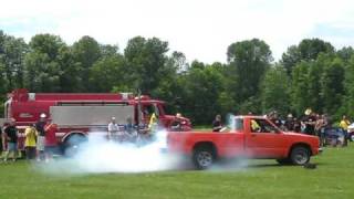 preview picture of video 'Kemptville Burnout Competition Cody's 1985 Chevy S10'
