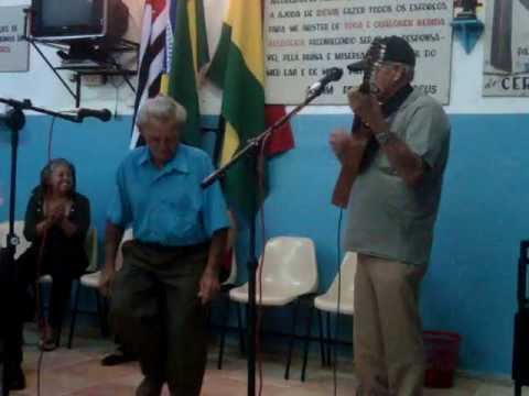 Amarildo José - Nardino e Gumercindo dançando catira no CEREA dia 23 de abril 2013