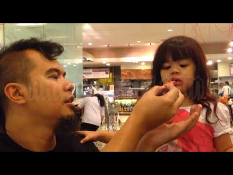 Asyik Makan Ikan Ditemani Al Ghazali, Ahmad Dhani Suapi Shafeea