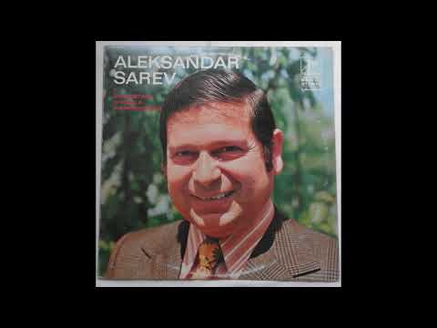 Aleksandar Sarev Cveta stoi na porti