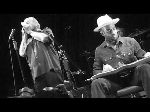 Ben Harper & Charlie Musselwhite - The Blues Overtook Me (5-2-2013)