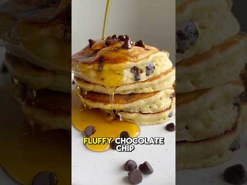 FLUFFY CHOCOLATE CHIP PANCAKES 🥞🍫 #pancakes #recipe #chocolate